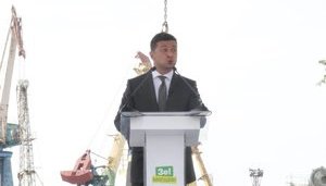 Зеленский поручил Минобороны закупить три причала для загрузки госпредприятия работой