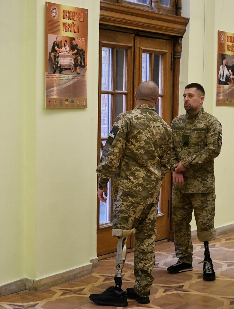Несокрушимая Украина - фотовыставку, посвященную людям с ограниченными физическими возможностями, открыли в Киеве 04