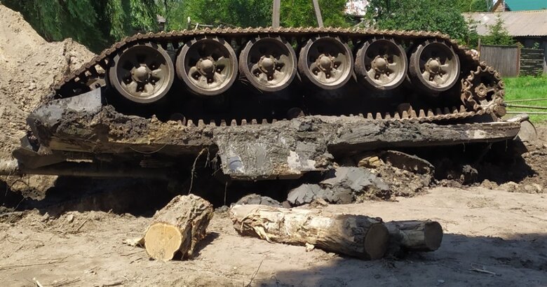На Чернігівщині з річки витягли танки з законсервованими окупантами 06