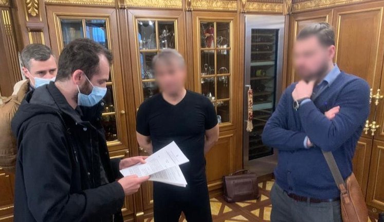 Суд выпустил задержанного за взятки владельца "Альткома" под залог в 15 миллионов