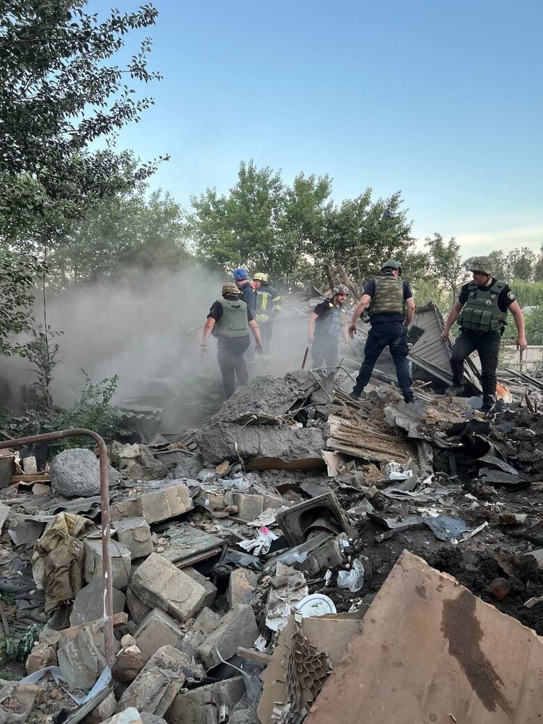 Russian troops fired on residential sector of Kostiantynivka in Donetsk region, one house was completely destroyed, man died 02 Russian troops fired on residential sector of Kostiantynivka in Donetsk region, one house was completely destroyed, man died 02