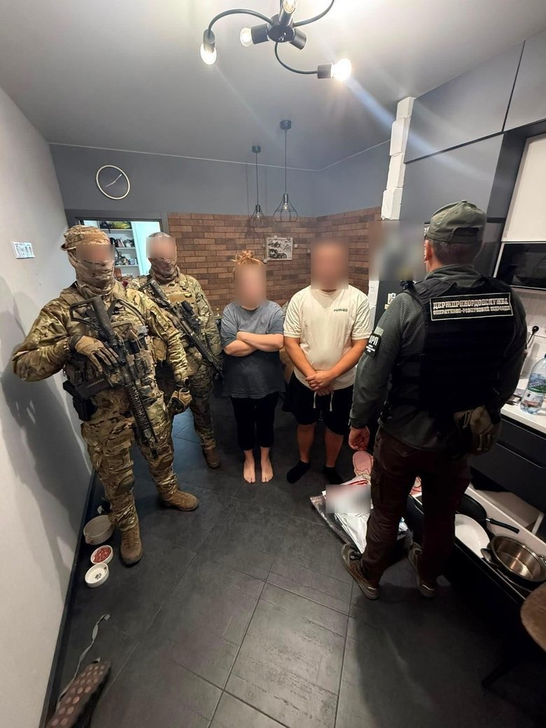 Викрито зловмисників, які підробляли документи