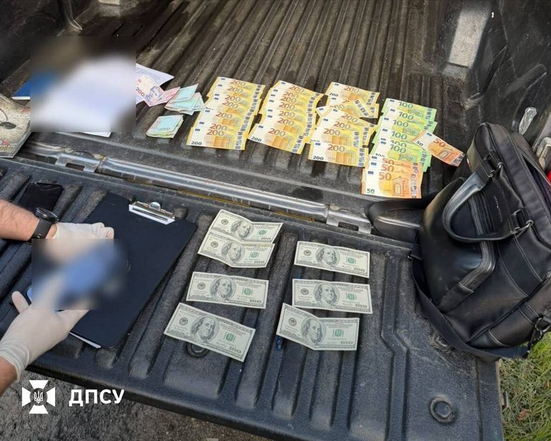 Draft dodgers in uniform and a flight to Moldova: a trafficker has been exposed in the Lviv region