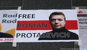 РОМАНА ПРОТАСЕВИЧА ХОТЯТ ОТПРАВИТЬ В ЛУГАНСК ДЛЯ УЧАСТИЯ В "СЛЕДСТВЕННЫХ ДЕЙСТВИЯХ"