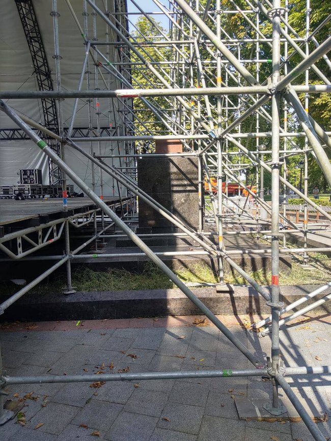 В Мариинском парке установили сцену на месте массовых захоронений участников Украинской революции, - замглавы КГГА Прокопив 04