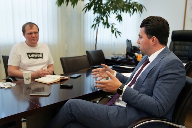 Керівник Укренерго Володимир Кудрицький: Замість виробляти власну, ТЕС і ГЕС перекупають атомну електроенергію та продають своїм клієнтам. Частина 1 06