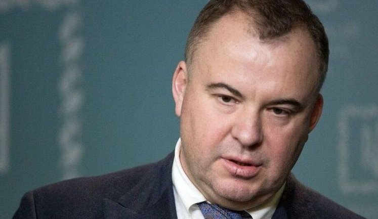 Гладковського-старшого судитимуть заочно, як і сина. Він виїхав з України пів року тому