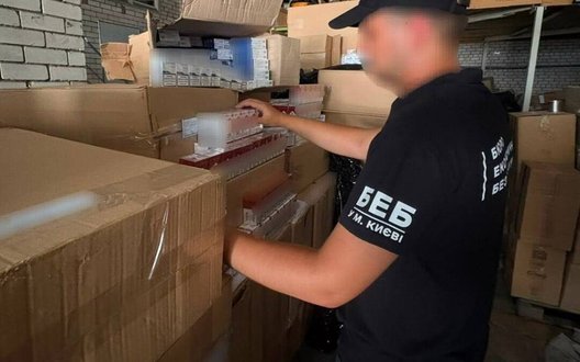 У Києві викрили підпільне виробництво алкоголю та контрафактного тютюну на 12 мільйонів. ФОТО