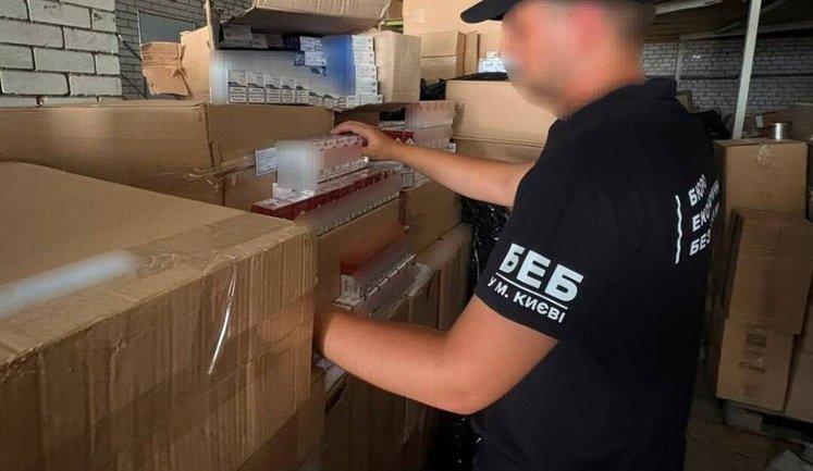 У Києві викрили підпільне виробництво алкоголю та контрафактного тютюну на 12 мільйонів. ФОТО