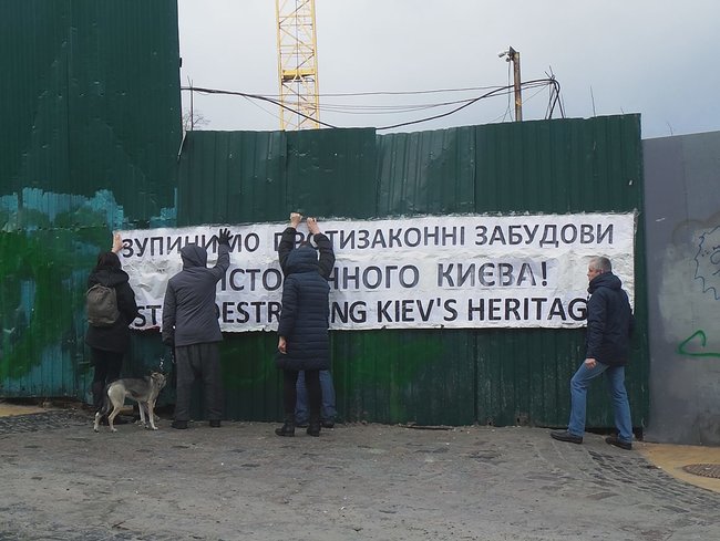 На Андреевском спуске протестовали против строительства 30-метровой гостиницы: Застройщик игнорирует решение суда 18