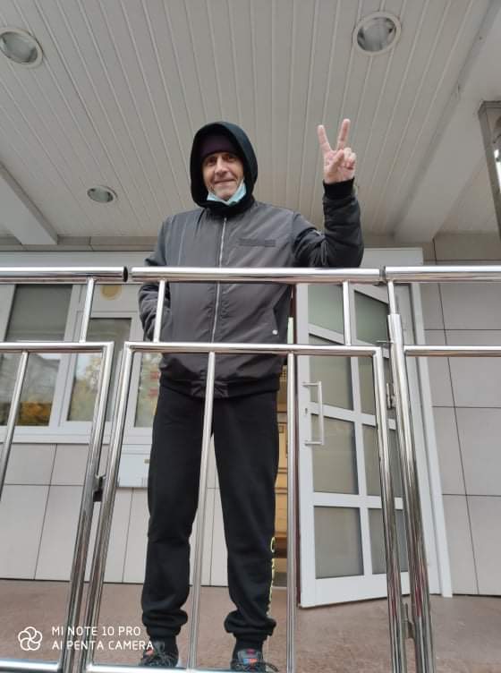 Побитий у день річниці звільнення із російського полону Володимир Балух: Наразився на суперечку навколо мовного питання. Зробив зауваження охоронцю 02