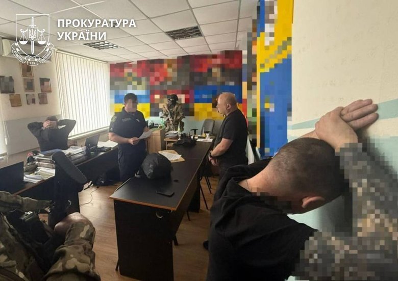 Посадовців армійського корпусу викрили на поборах