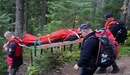 Турист помер на вершині гори Хом’як на Івано-Франківщині: тіло спустили рятувальники. ФОТО