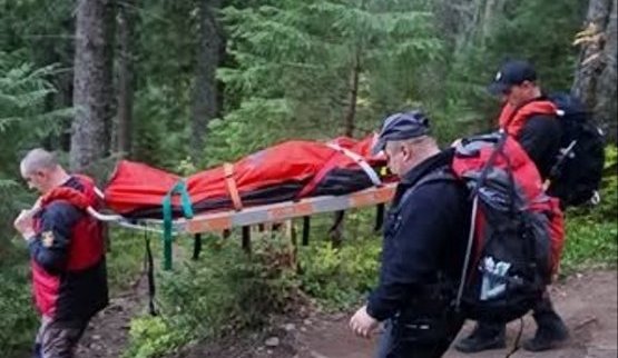 Турист помер на вершині гори Хом’як на Івано-Франківщині: тіло спустили рятувальники. ФОТО