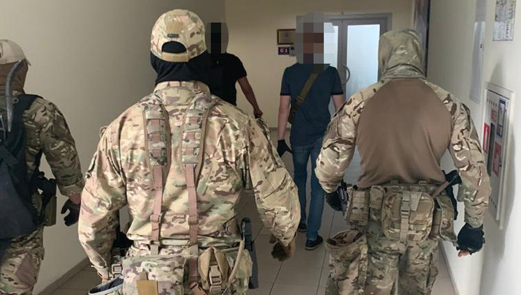 ГБР проводит обыск в Одесском горсовете по делу о закупке бесплатных учебников на сумму 13 млн грн. ФОТОрепортаж