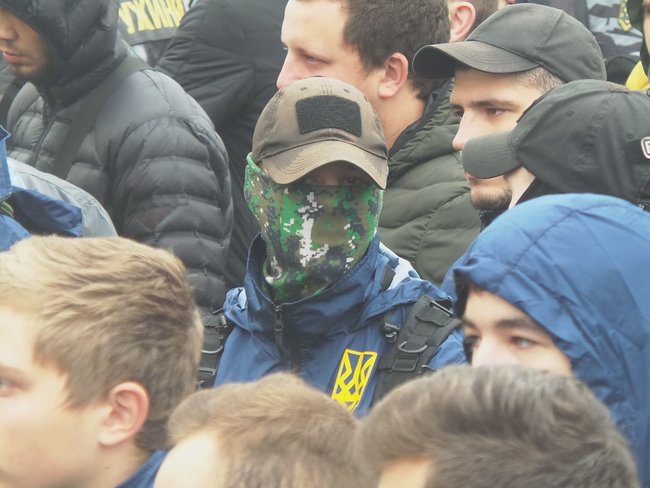 Акція Ні капітуляції! відбувається під Київською ОДА 14
