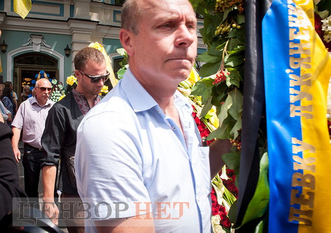 С Героем Украины Левком Лукьяненко прощаются в Киеве 21