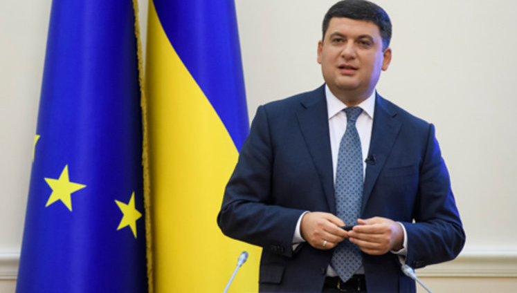 Гройсман пригрозил задействовать ВСУ для учений в Черном море, где стоят танкеры с нефтепродуктами: "Не договоримся. Заходите и честно растаможивайтесь"