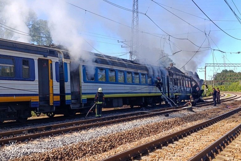 Удар по потягу на Харківщині: є постраждалі