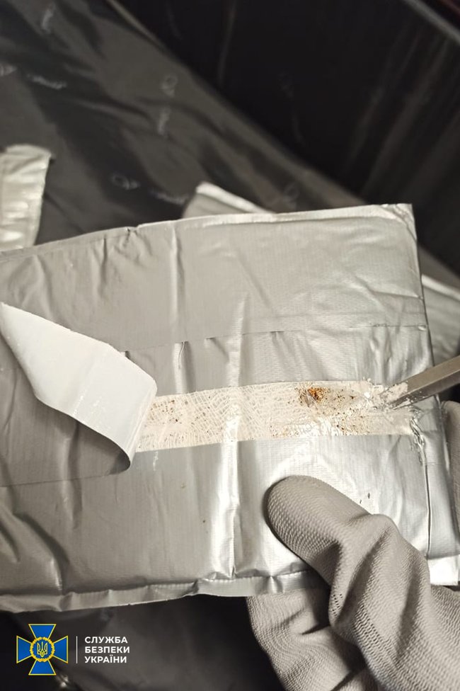 SBU blocks cocaine smuggling channel at Boryspil airport 03