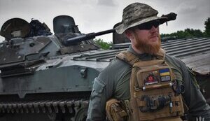 Позивний Маніяк: "Коли нас вивозили, мені довелося лежати на трупі. Потім підходили психологи, запитували, чи не треба допомога"