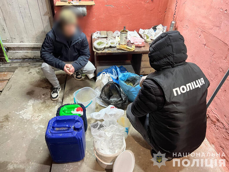 На Хмельниччині викрили нарколабораторію