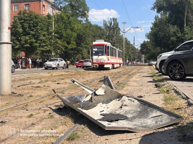 Росія атакувала Запоріжжя: пошкоджено багатоповерхівку та фітнес-центр, є постраждалі