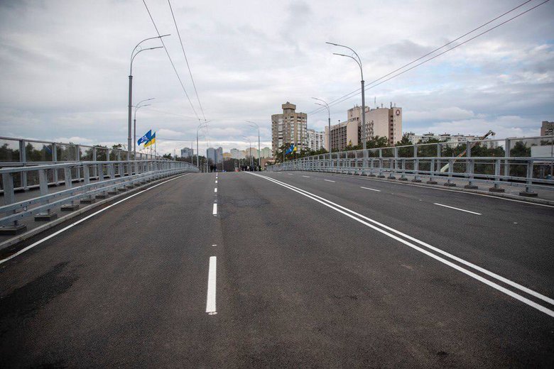 У Києві відкрили рух оновленим шляхопроводом біля метро "Дарниця"