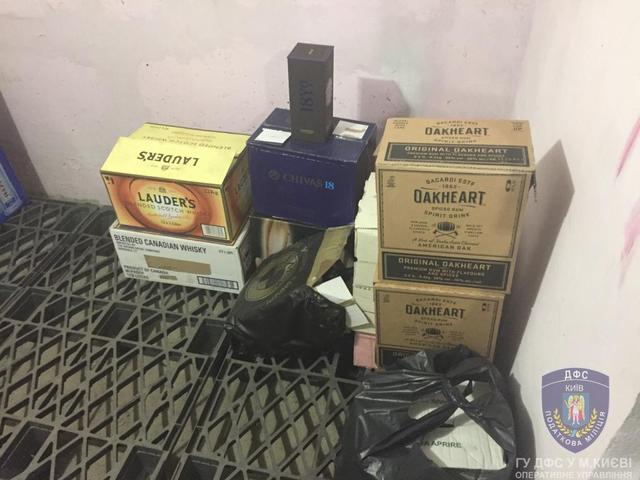 Налоговики ликвидировали незаконный склад алкоголя в Киеве 01