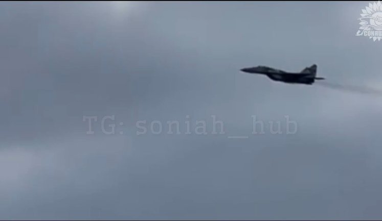 Пилоты МиГ-29 авиабомбами AASM HAMMER уничтожили место дислокации оккупантов на восточном направлении. ВИДЕО