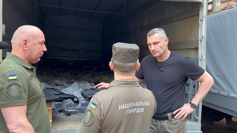 Столица передала бойцам Нацгвардии 1200 бронежилетов 4 и 5 класса, - Кличко 01