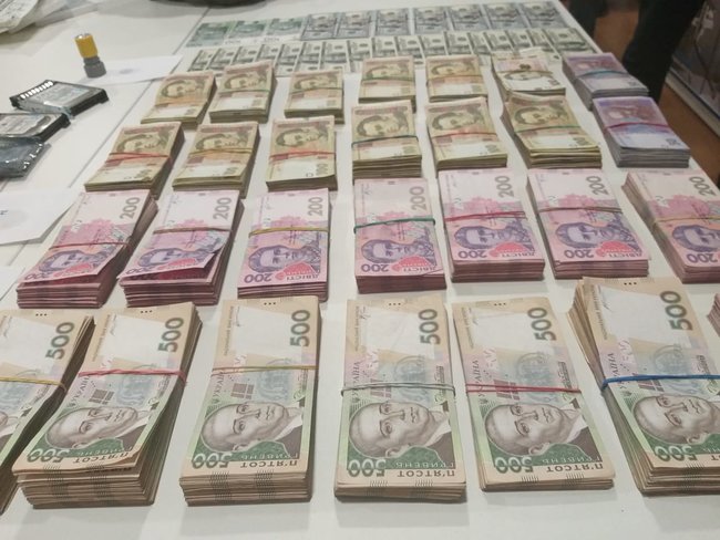 Налоговой милицией ликвидирован межрегиональный центр минимизации таможенных платежей, который нанес государству более 15 млн грн убытков 02
