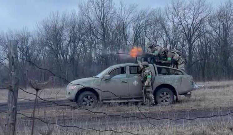 Бійці групи "АDAM" чеченського батальйону імені Джохара Дудаєва нищать окупантів із трофейного станкового кулемета. ВIДЕО