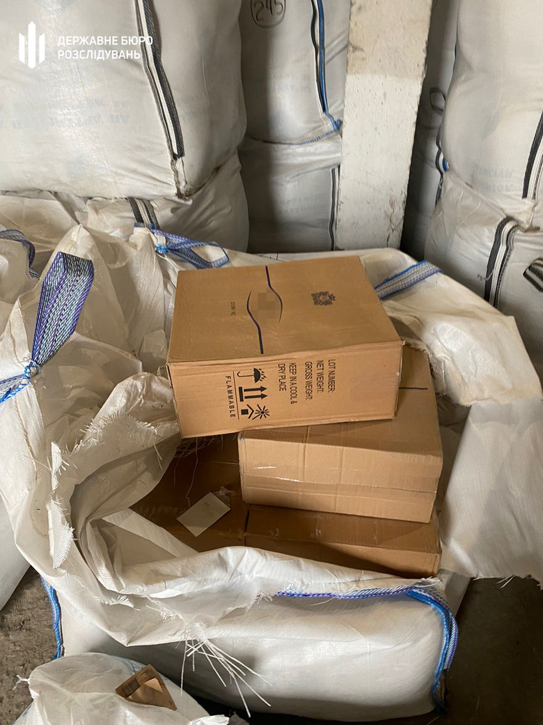 Контрабандную партию сигарет на 27 млн грн готовили к отправке в Венгрию. Проверяется причастность чиновников Одесской таможни, - ГБР 04