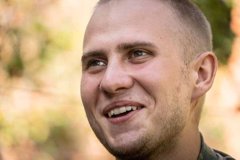 Нацгвардієць, позивний Бона: У Серебрянському лісі росіяни скидали на наші позиції з дронів сльозогінний газ в аерозолях, з яких він розпилювався 01