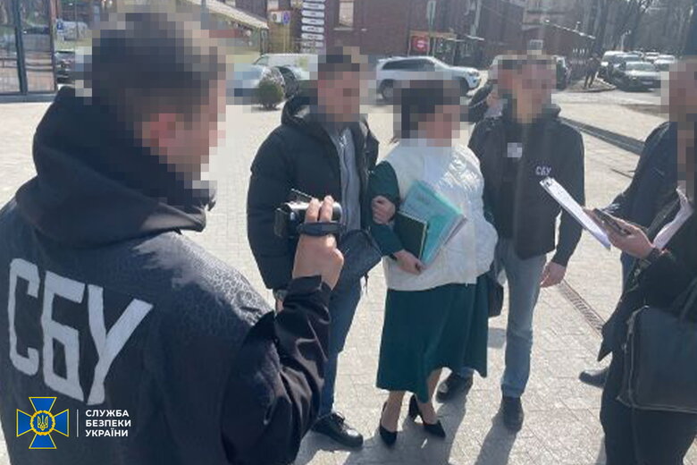 Scheme for evaders exposed