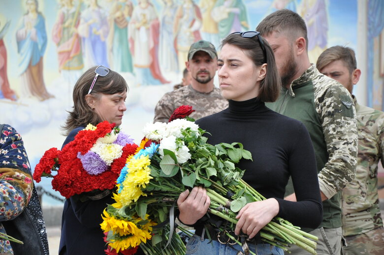 Зі спецпризначенцем Тенгрі, який загинув у бою з окупантами, попрощалися в Києві 03