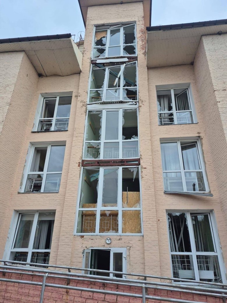 Нежин атаковали ракетами и дронами, под ударом оказались больница и жилые районы области