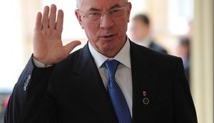 Суд обязал Пенсионный фонд выплачивать пенсию Азарову