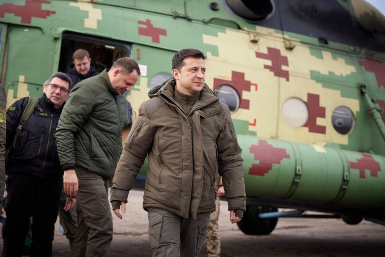 Zelenskyi visits front line in eastern Ukraine 01