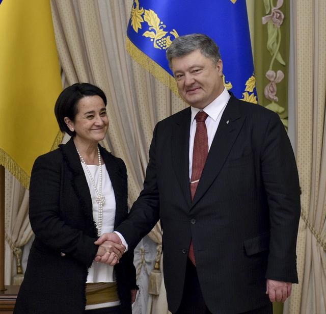 Порошенко прийняв вірчі грамоти від послів Індонезії, Вєтнаму, Австралії та Іспанії 04