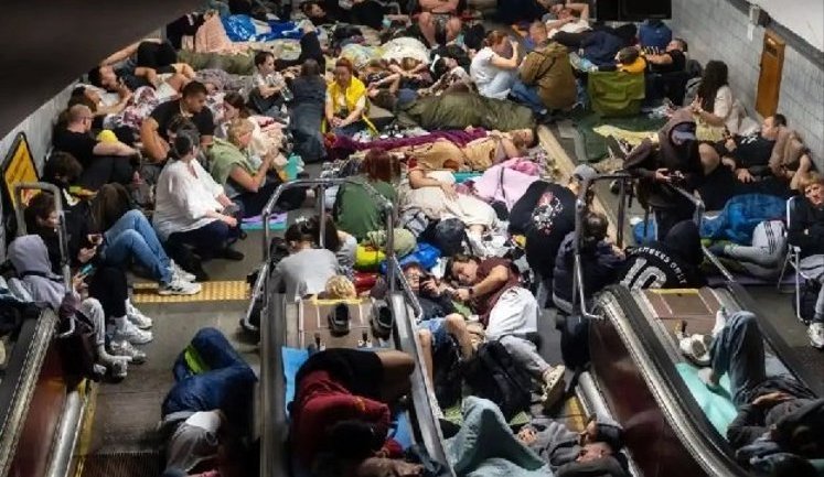 Київський метрополітен закупить 3600 стільців за майже 2 мільйони для повітряних тривог