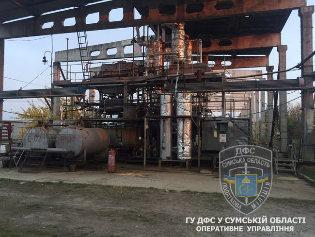Роботу підпільного нафтопереробного заводу припинено в Сумській області. Вилучено підакцизних товарів на 4,6 млн. грн, - ДФС 02