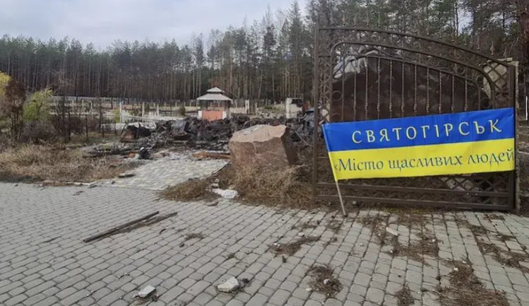 Более 1,1 тыс. человек остаются под постоянными обстрелами в Святогорской громаде, среди них 64 ребенка, - ГВА