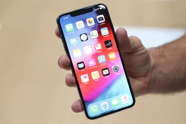 Акции Apple упали после презентации новых iPhone 12