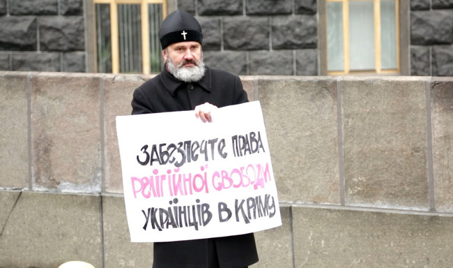Таке враження, що українські посадовці покинули усіх нас і ми залишилися одні, - Архієпископ Сімферопольський і Кримський Климент, який оголосив голодування 02