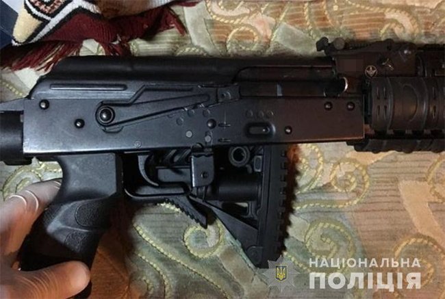 Карабин, пистолеты, гранаты, патроны: правоохранители задержали членов преступной группы вымогателей в Запорожской области 12