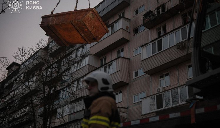 У Деснянському районі Києва завершено пошуково-рятувальні роботи: загинули 6 людей. Постраждали 5 осіб, зокрема одна дитина. ФОТОрепортаж