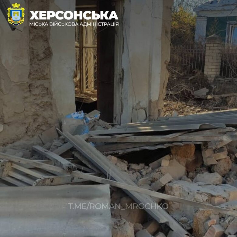 Consequences of shelling of Antonivka in Kherson region 01