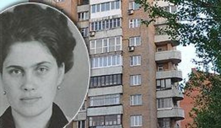 Девятиэтажка Януковича: "Людмила выходила к лифту и целовала Виктора". ФОТОрепортаж